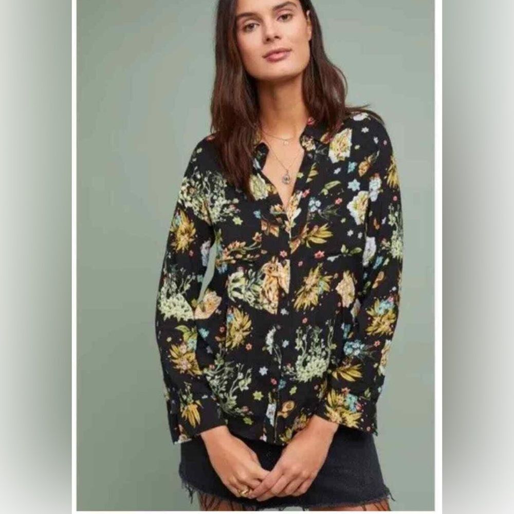 Maeve by Anthropologie Black floral & animal print Button Down Shirt. Size 0.